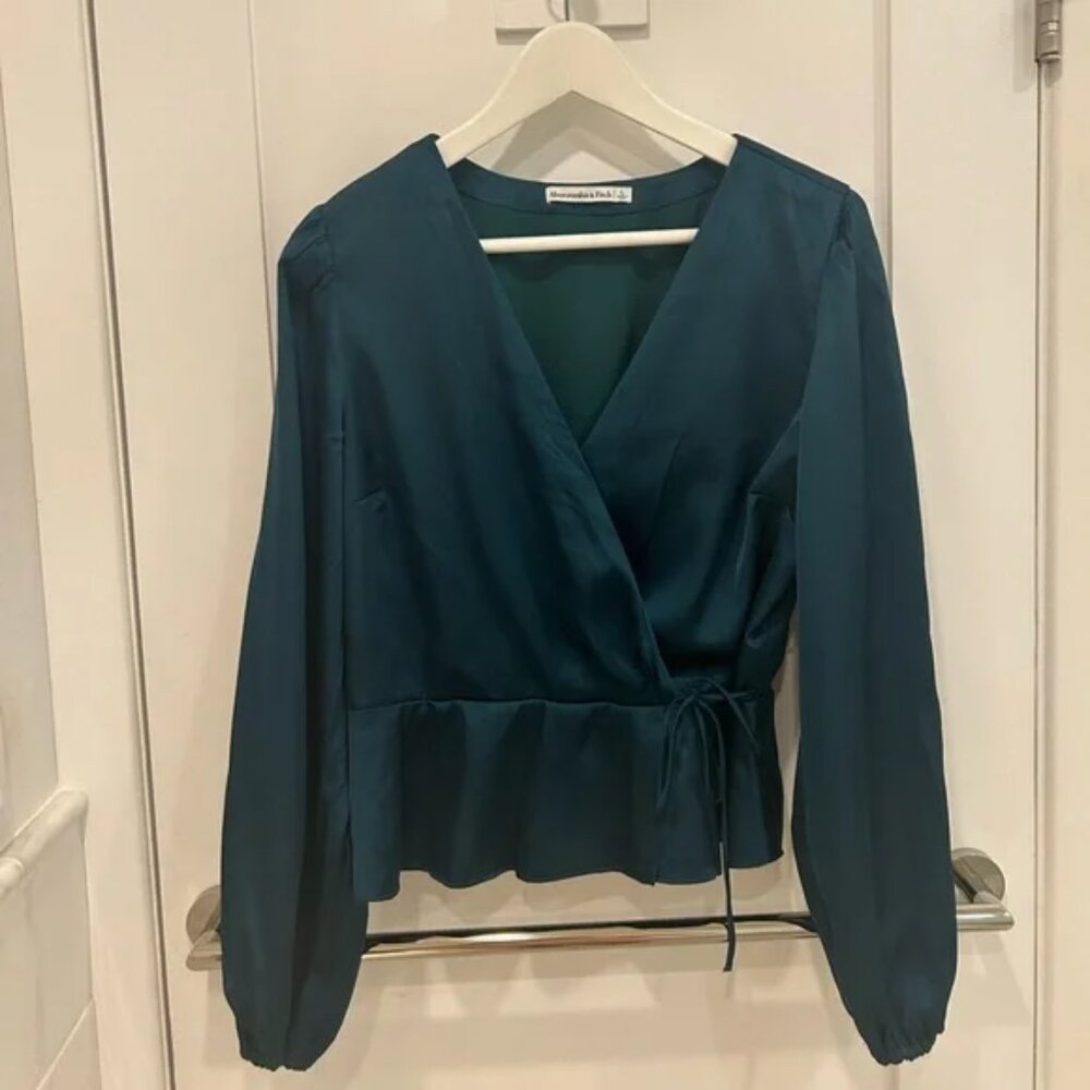 Abercrombie & Fitch satin wrap front blouse in teal- Large NWT - Picture 3 of 9